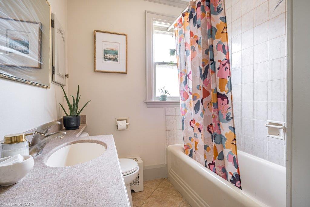 78 Paisley Avenue N Property Photo 27