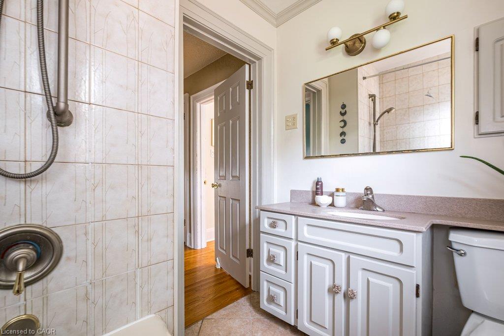 78 Paisley Avenue N Property Photo 28