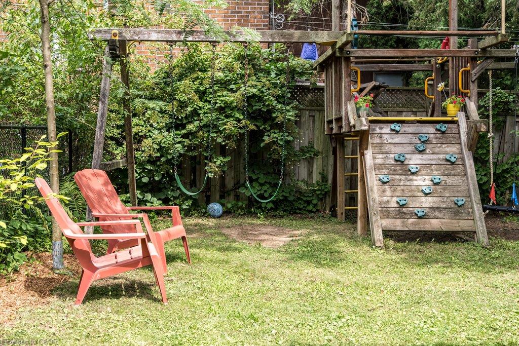 78 Paisley Avenue N Property Photo 45