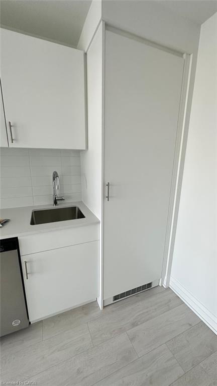 402-412 Silver Maple Road Property Photo 14