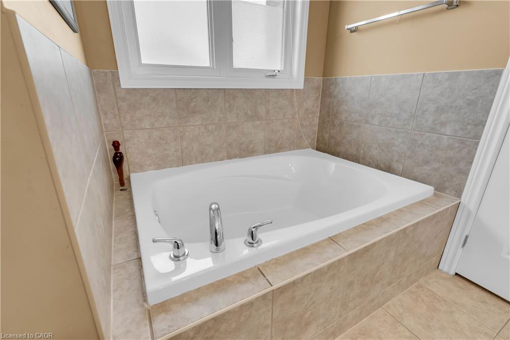 786 Fourth Line Property Photo 32