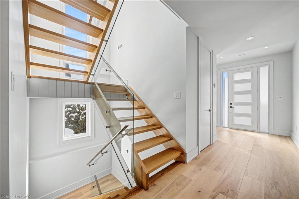 2267 Fifth Line W Property Photo 2