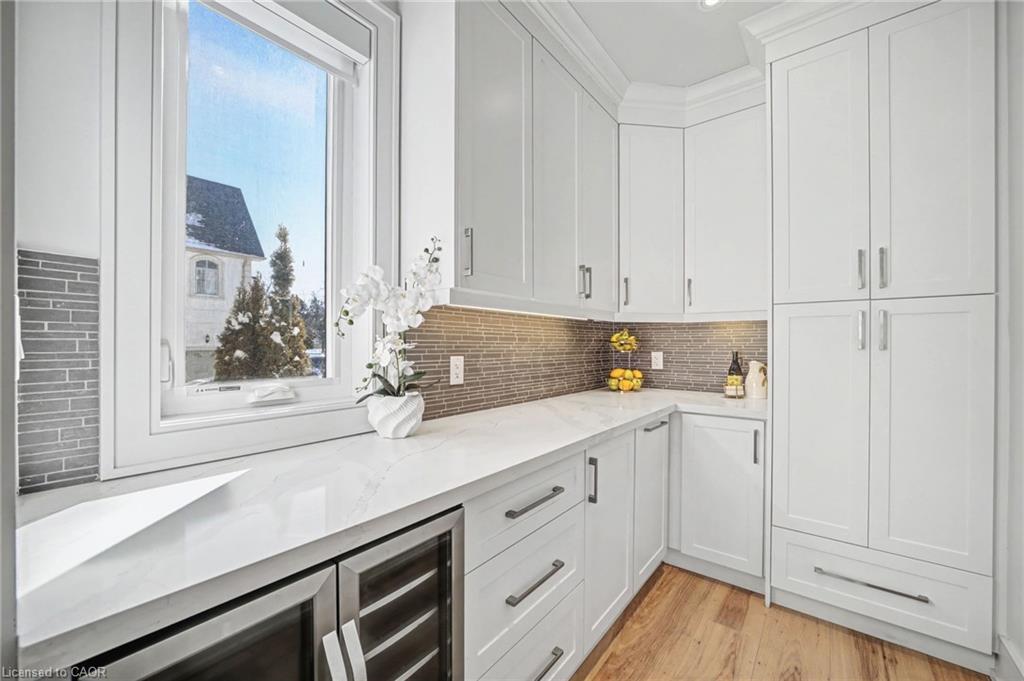 2267 Fifth Line W Property Photo 6