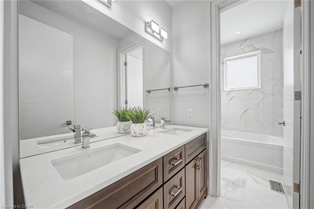 2267 Fifth Line W Property Photo 16