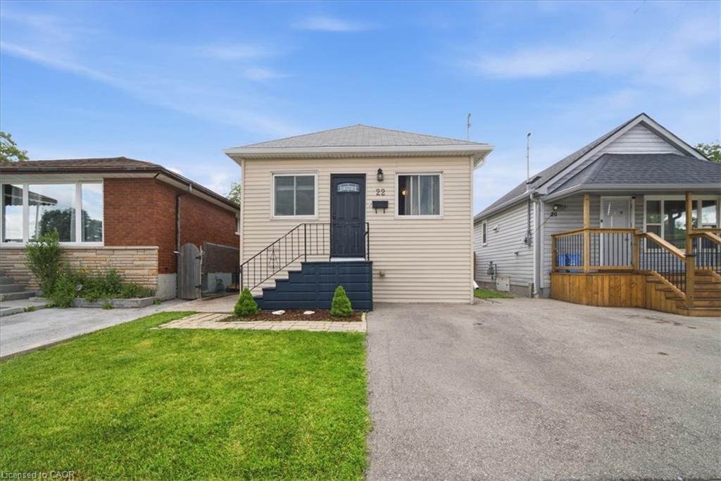 22 Delena Avenue N Property Photo 1