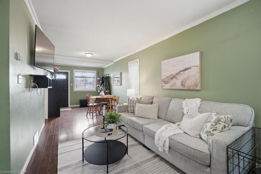 22 Delena Avenue N Property Photo 3