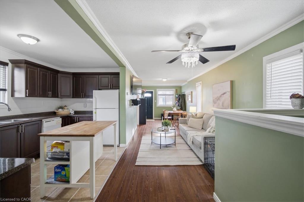 22 Delena Avenue N Property Photo 6