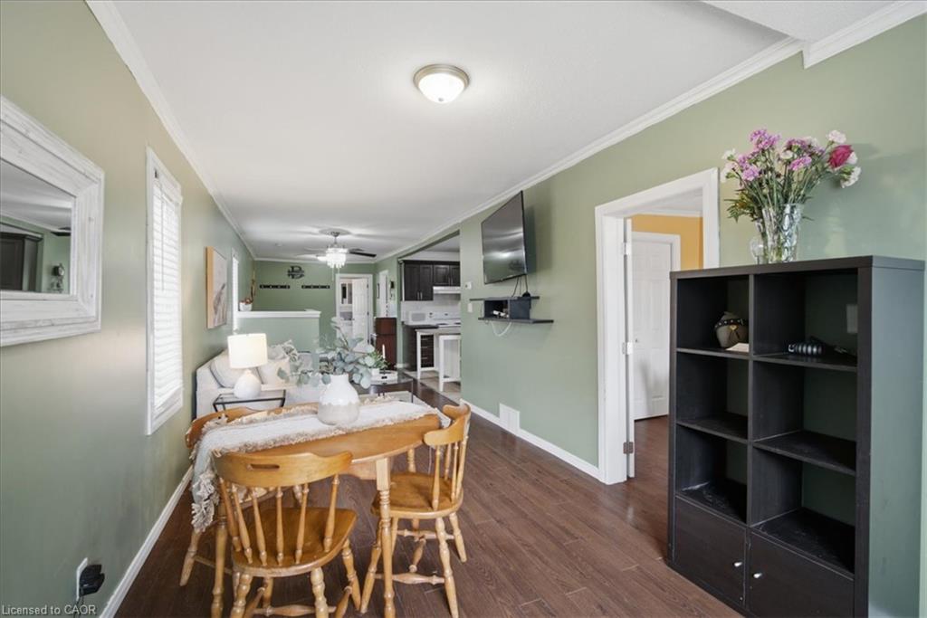 22 Delena Avenue N Property Photo 10