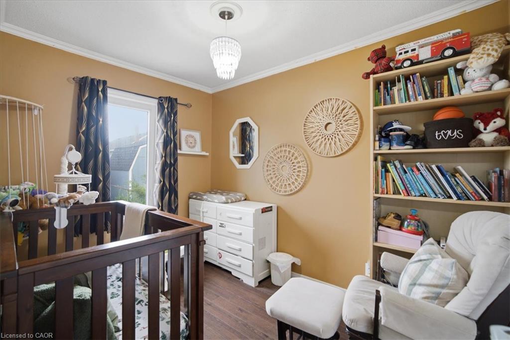 22 Delena Avenue N Property Photo 11