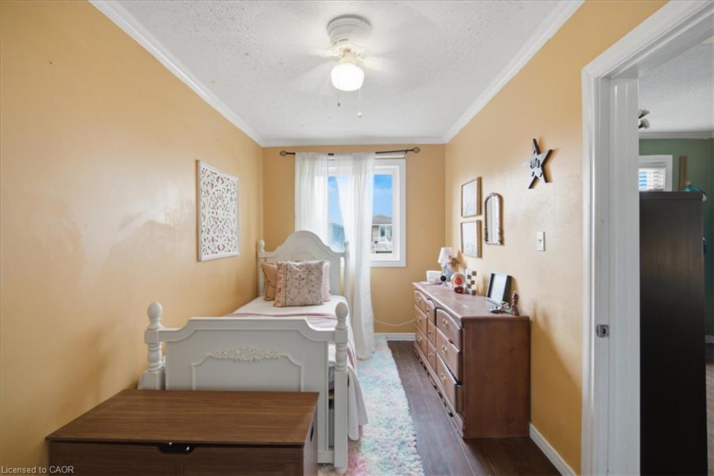 22 Delena Avenue N Property Photo 12