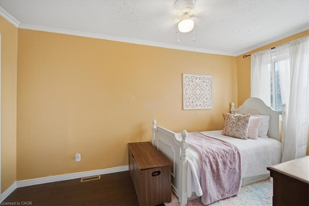22 Delena Avenue N Property Photo 13