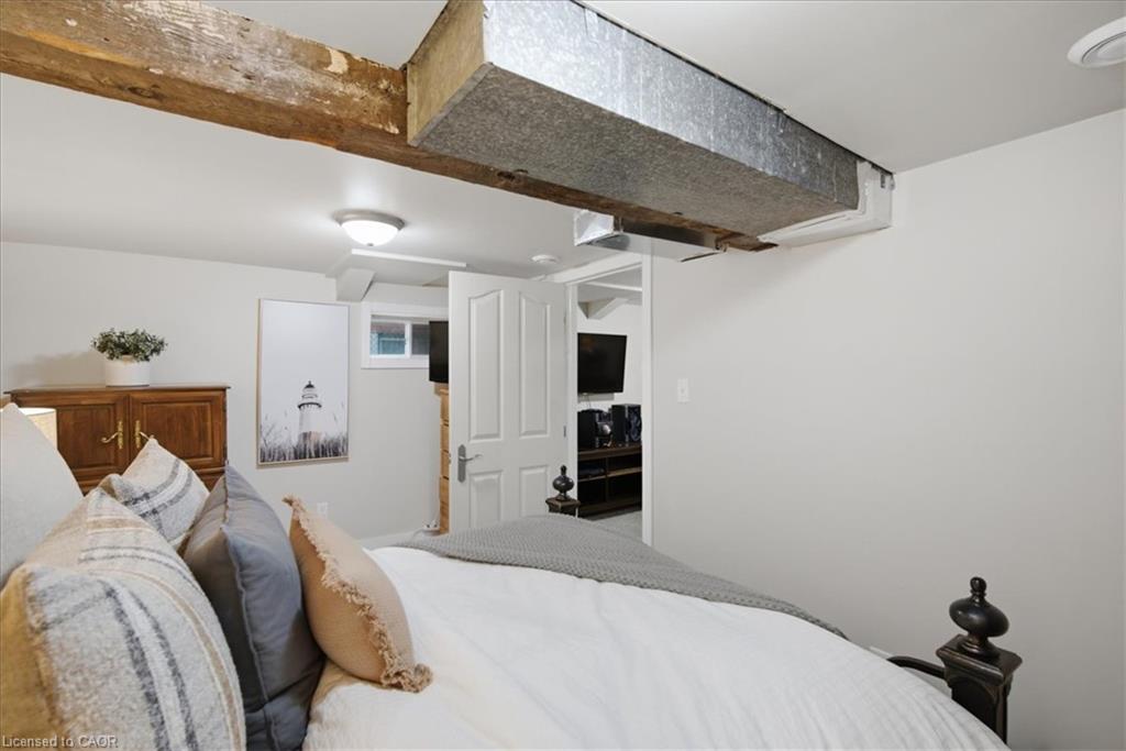 22 Delena Avenue N Property Photo 14