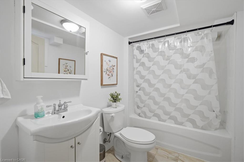 22 Delena Avenue N Property Photo 16