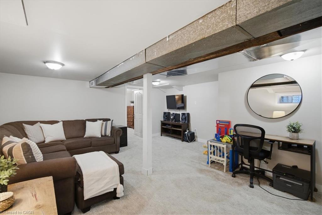 22 Delena Avenue N Property Photo 17