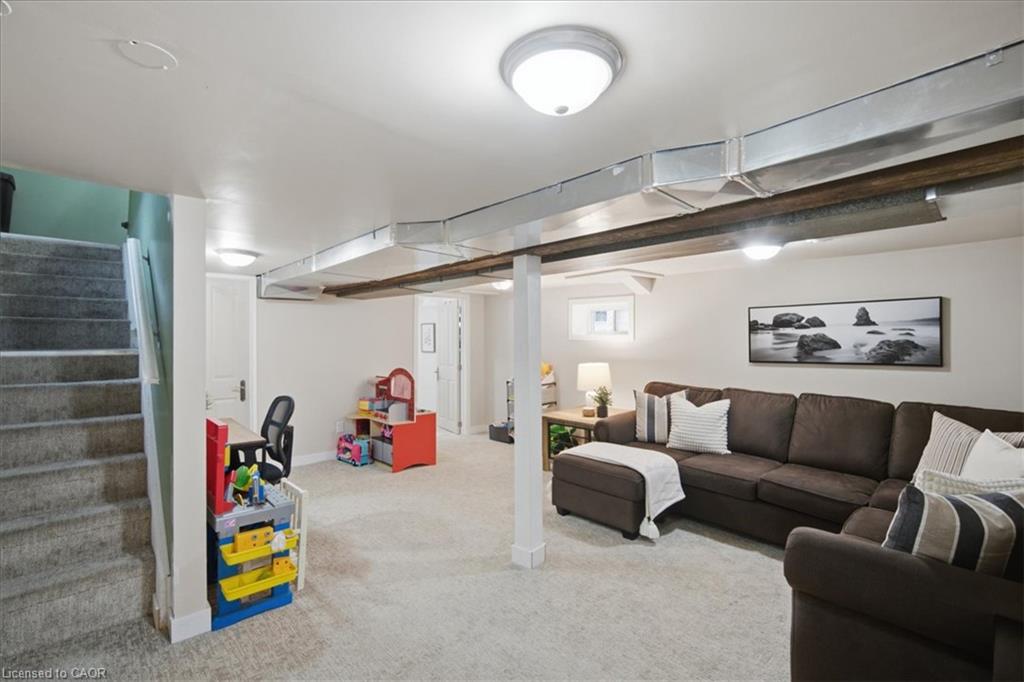 22 Delena Avenue N Property Photo 18