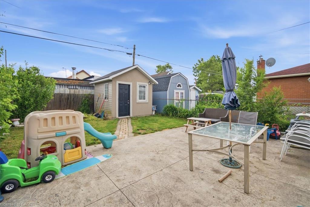 22 Delena Avenue N Property Photo 20