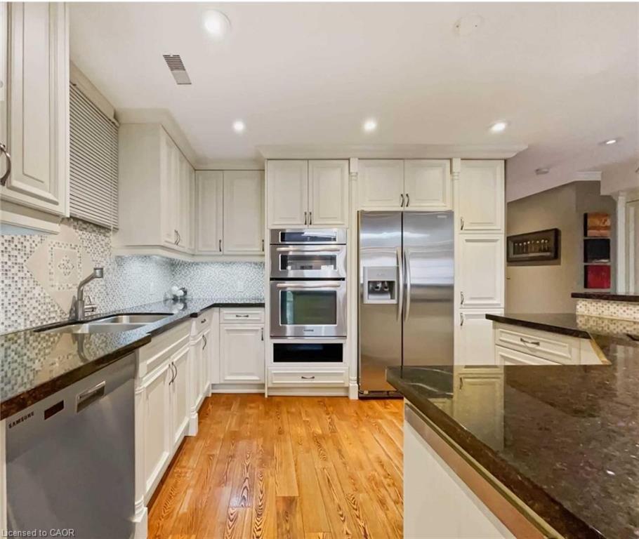 453 Brant Street Property Photo 8