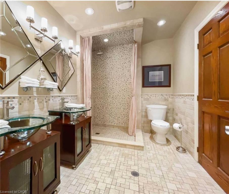 453 Brant Street Property Photo 12