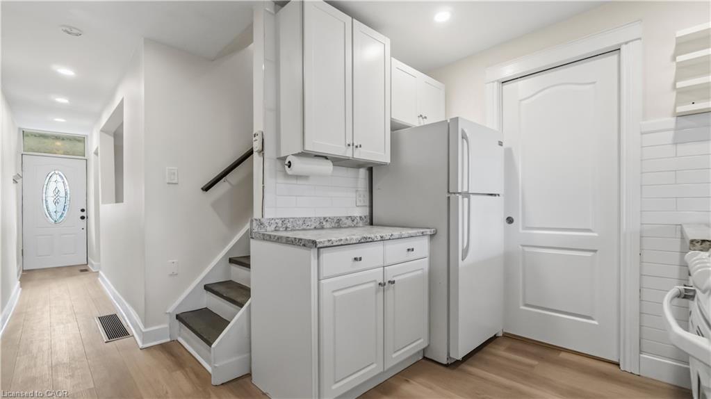 180 West Avenue Property Photo 8