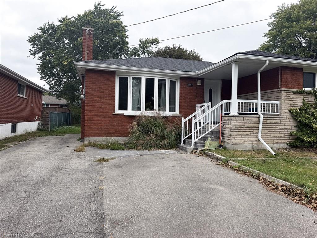 1107 Mohawk Road E Property Photo 2