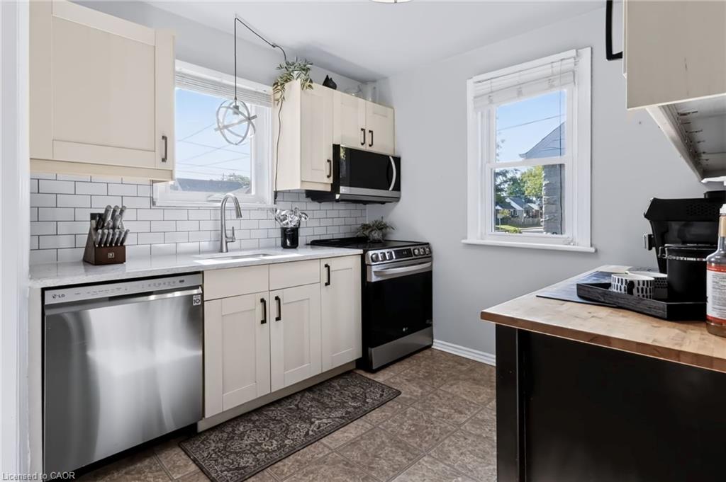 164 Charlotte Street Property Photo 6