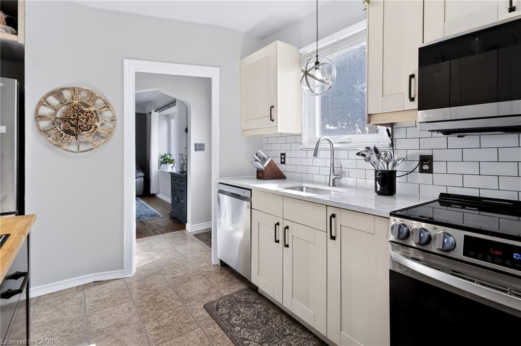 164 Charlotte Street Property Photo 8
