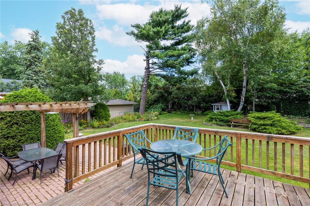 227 Sandwell Drive Property Photo 8
