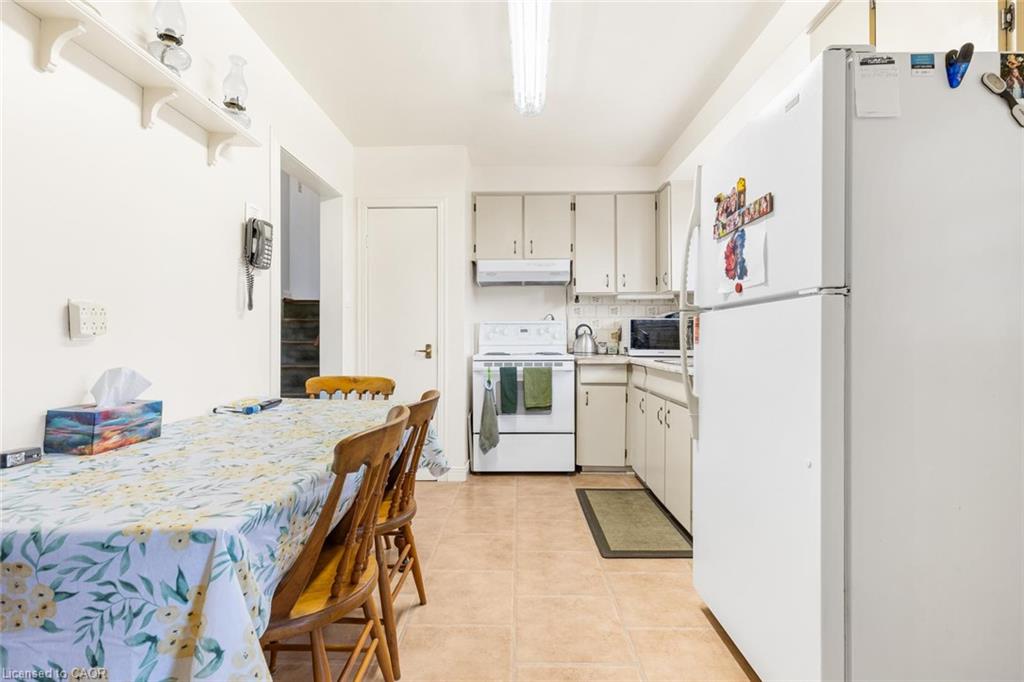 227 Sandwell Drive Property Photo 28