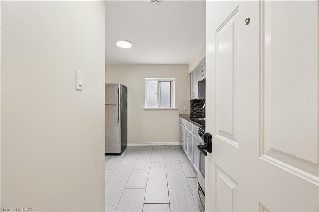 1b-1 Elgin St N Property Photo 5