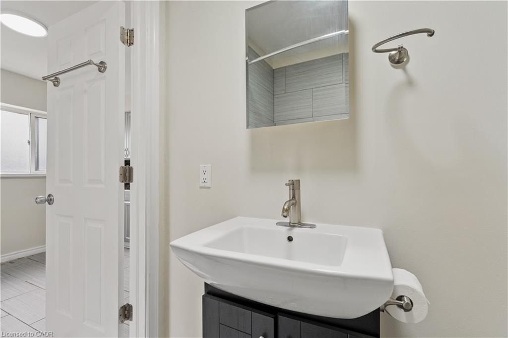 1b-1 Elgin St N Property Photo 8