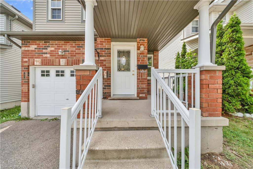 425 Speckled Alder Street Property Photo 3