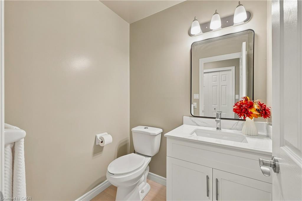 295 John Street S Property Photo 10