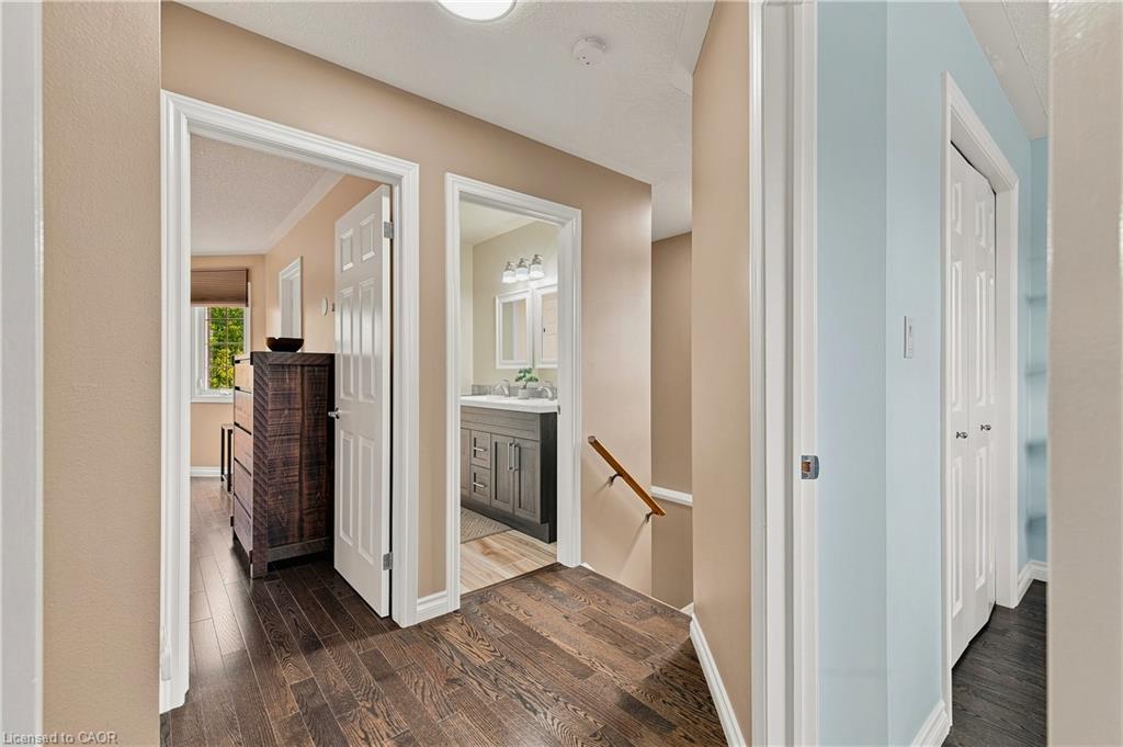 295 John Street S Property Photo 17