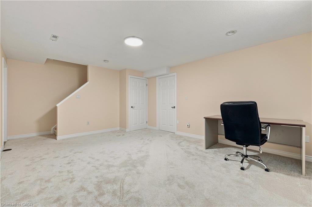 295 John Street S Property Photo 19