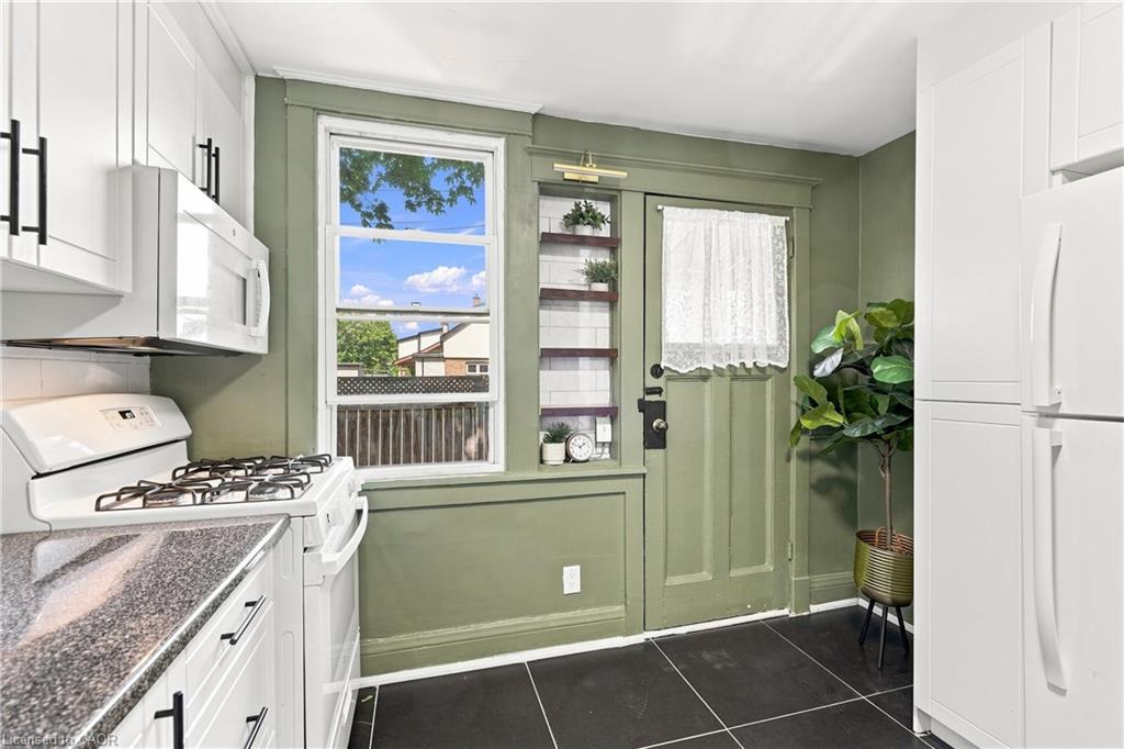 463 Dunsmure Road Property Photo 9
