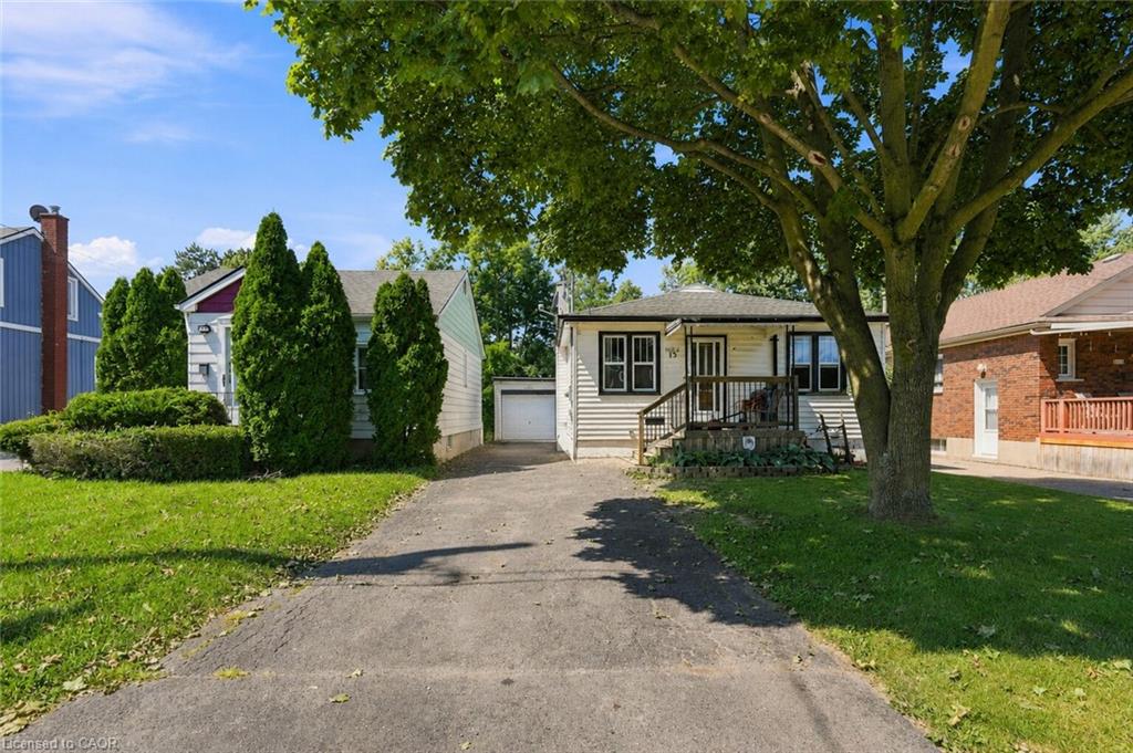 13 Prestwick Avenue Property Photo 1
