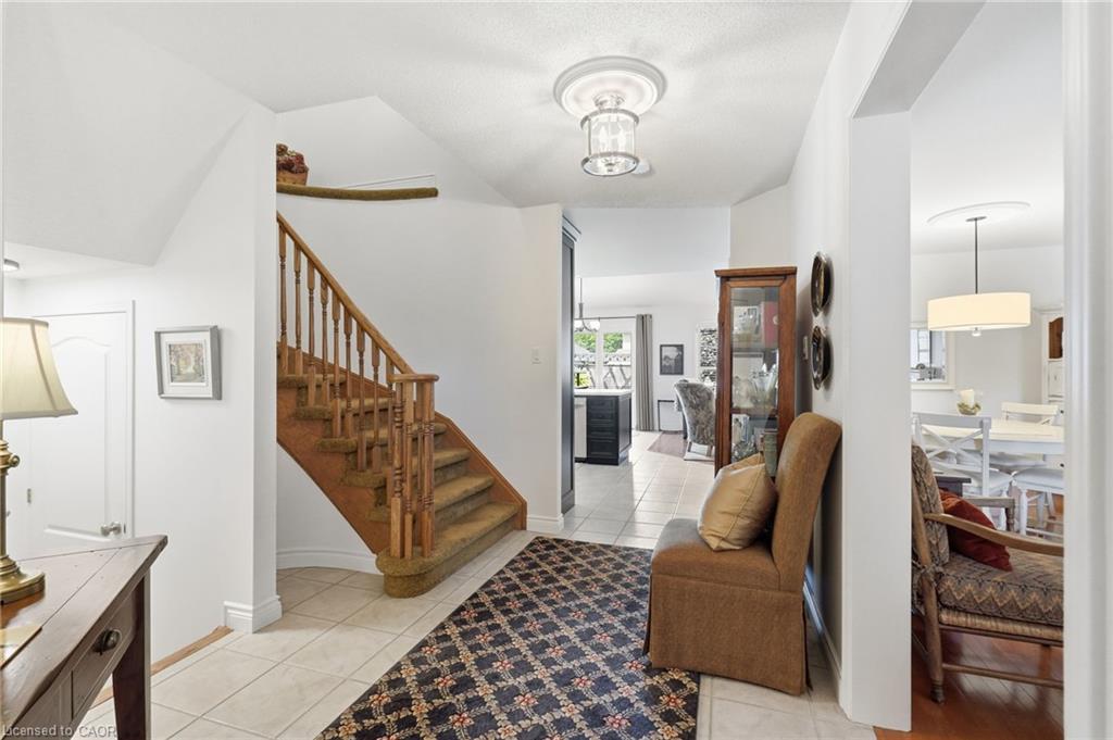 64 Redfern Avenue Property Photo 6