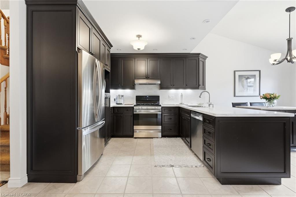 64 Redfern Avenue Property Photo 13