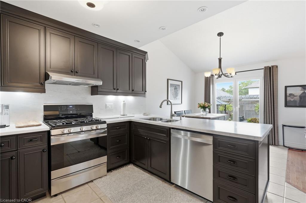 64 Redfern Avenue Property Photo 16