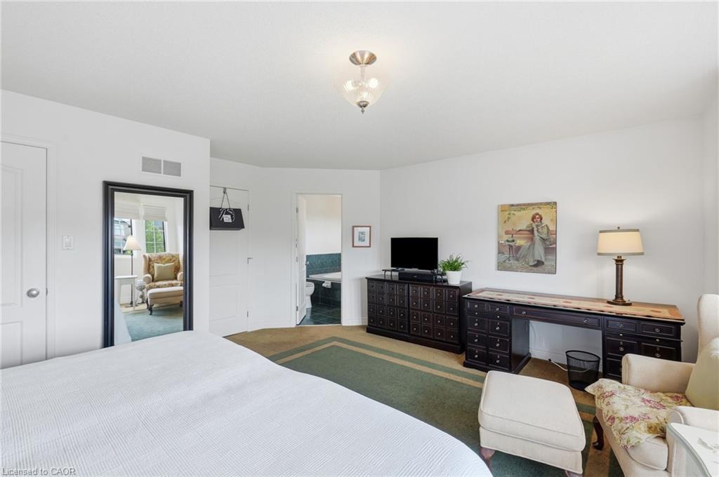 64 Redfern Avenue Property Photo 32