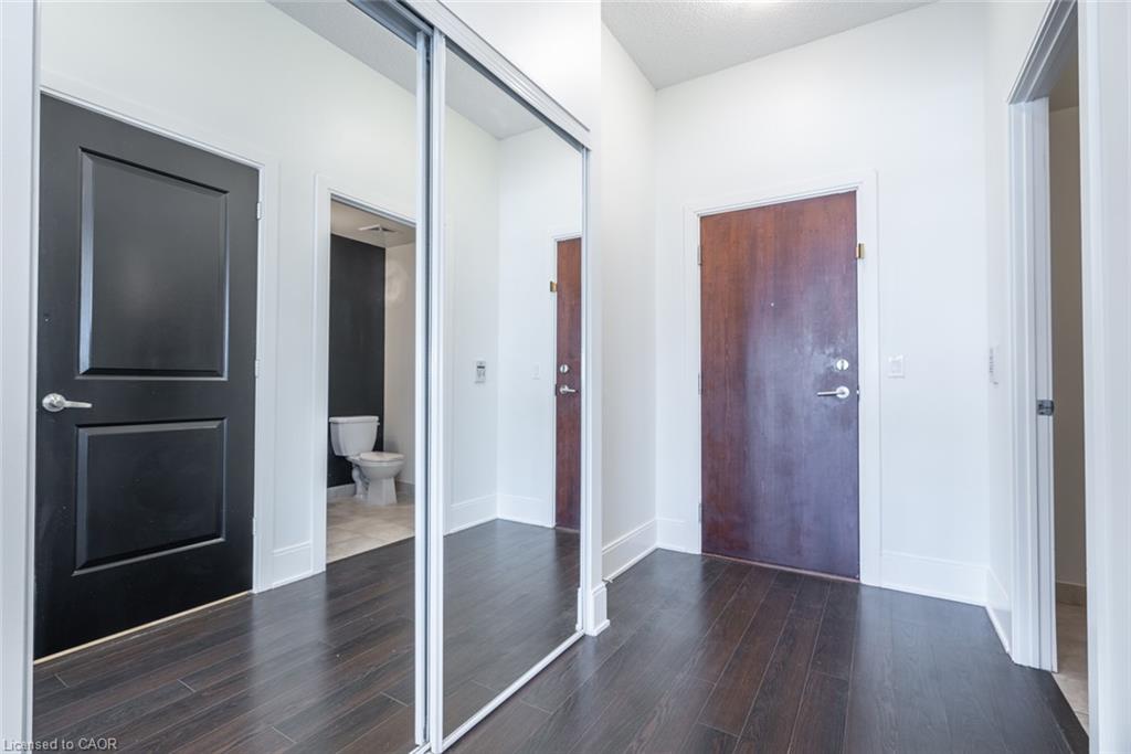 330 Burnhamthorpe Road W Property Photo 3