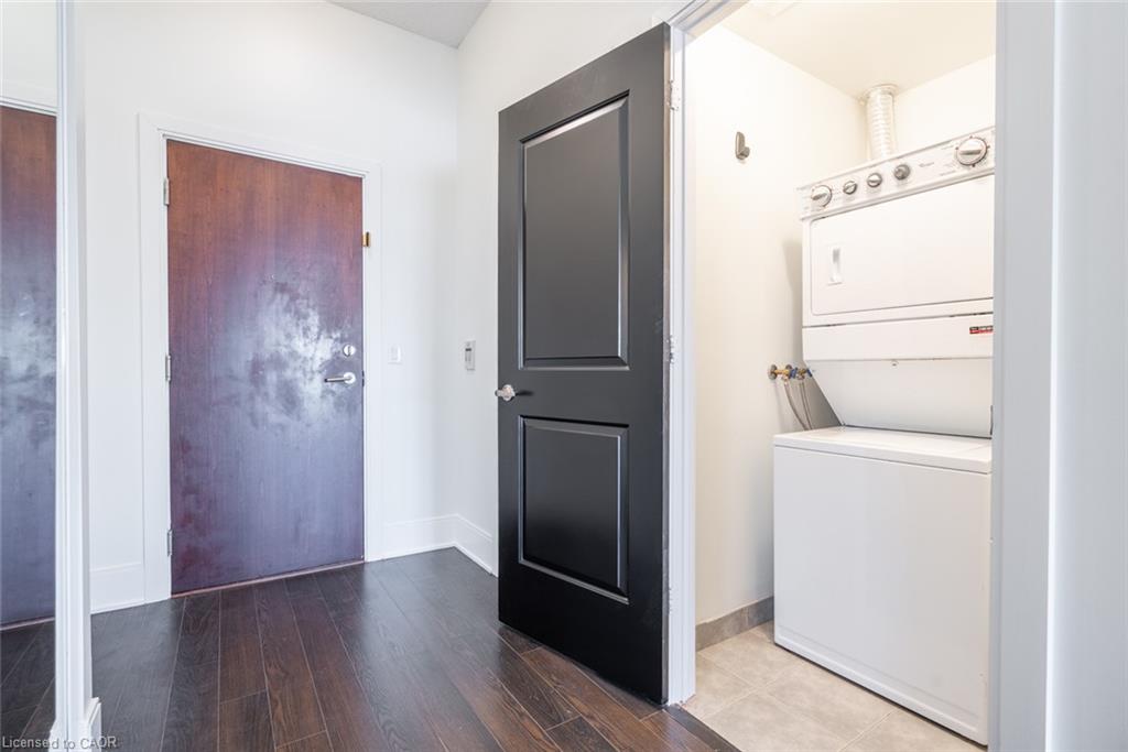 330 Burnhamthorpe Road W Property Photo 7