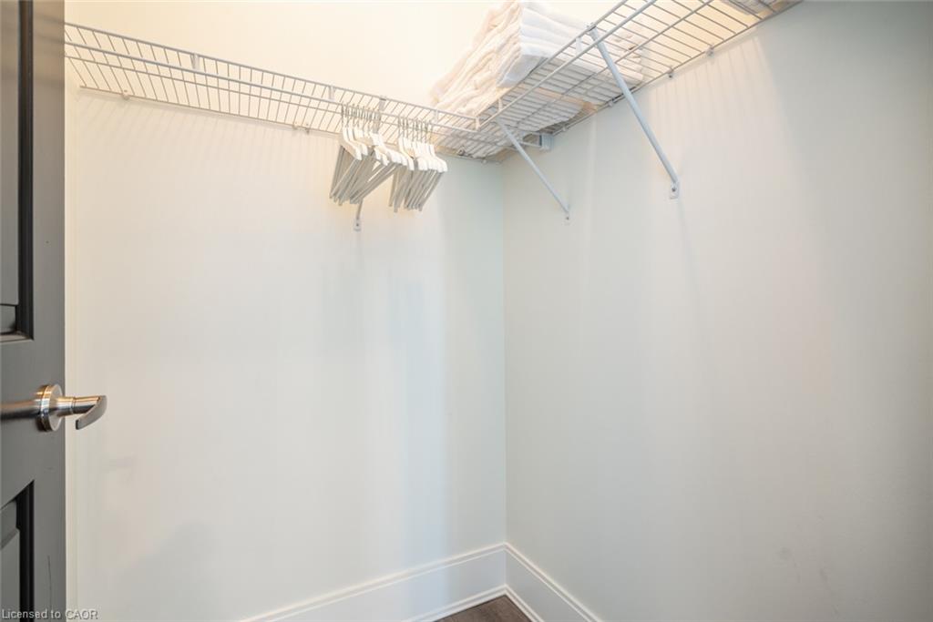 330 Burnhamthorpe Road W Property Photo 27