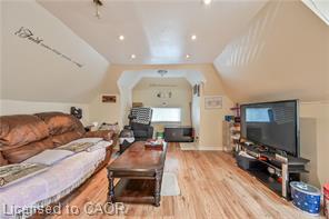 139 Balsam Avenue S Property Photo 15