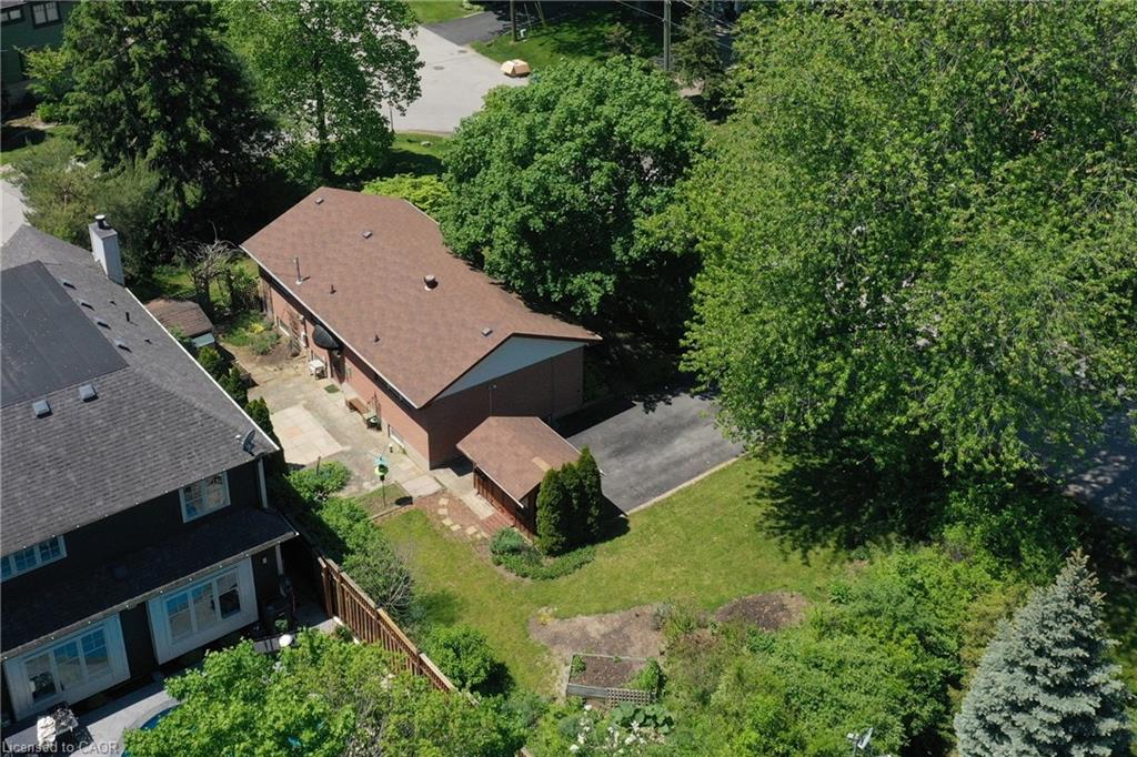 1304 Avon Crescent Property Photo 5