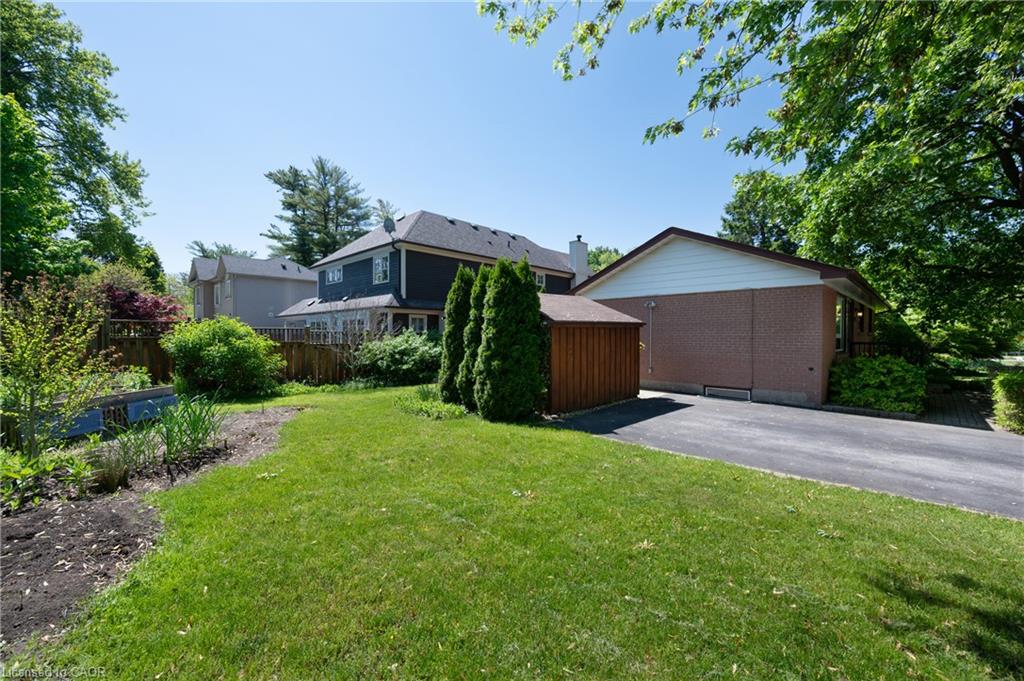 1304 Avon Crescent Property Photo 6
