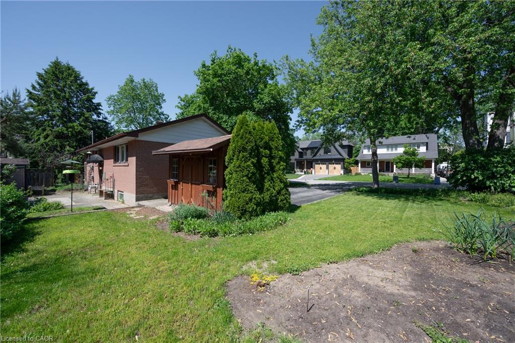 1304 Avon Crescent Property Photo 7