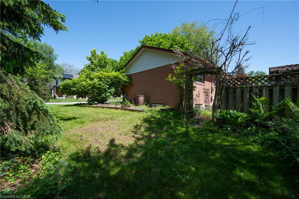 1304 Avon Crescent Property Photo 8