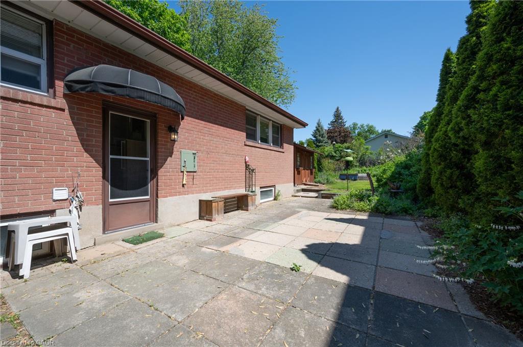 1304 Avon Crescent Property Photo 10