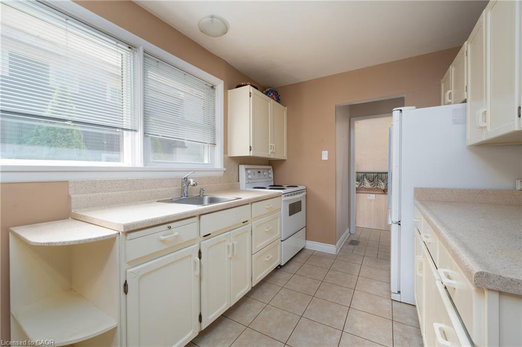 1304 Avon Crescent Property Photo 13